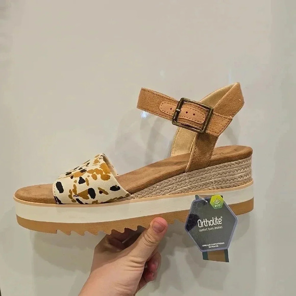 TOMS  Brown and Cow Print Women's Diana Sandals - Picture 5 of 9